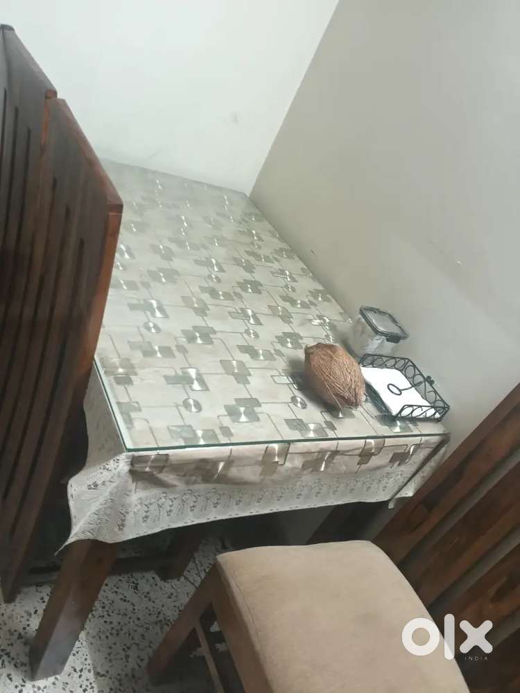 Almirah and dinning table for sale urgent