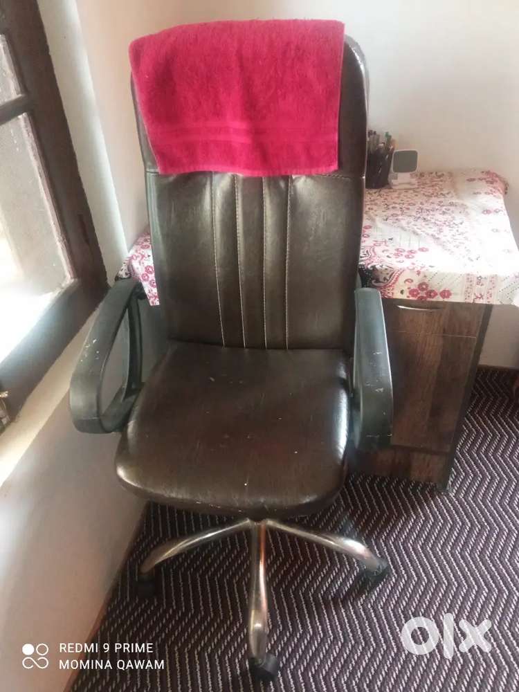 Comfortable Office Chair - Great deal ( minor issue )