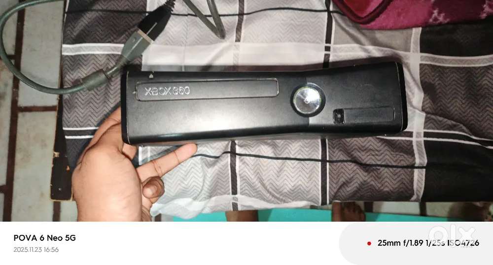 Xbox 360thoda old h but ek dum ok