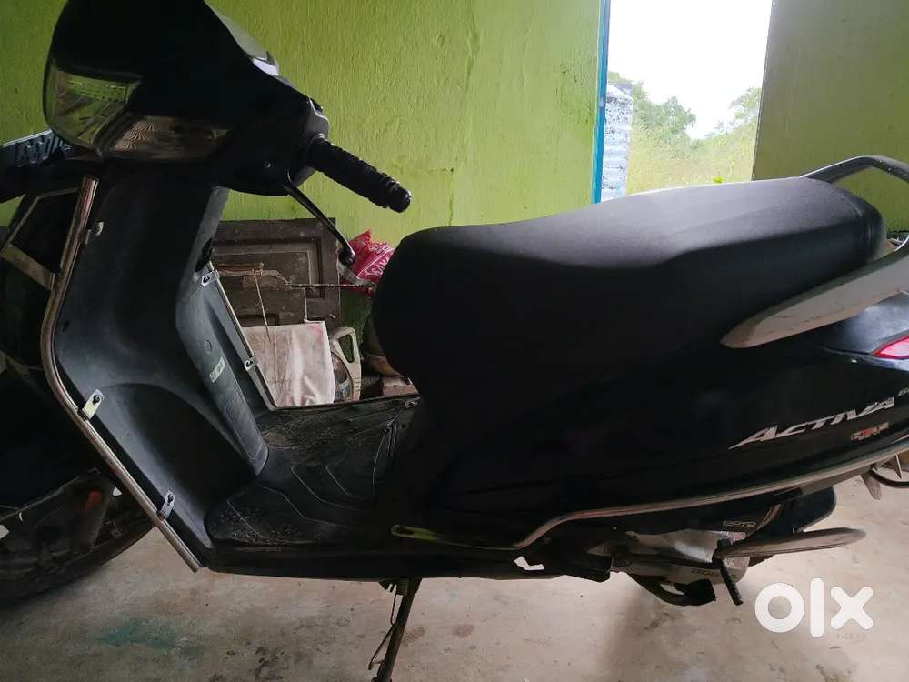 Activa 6g well maintained single hand use