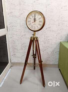 Standing watch for drawing room