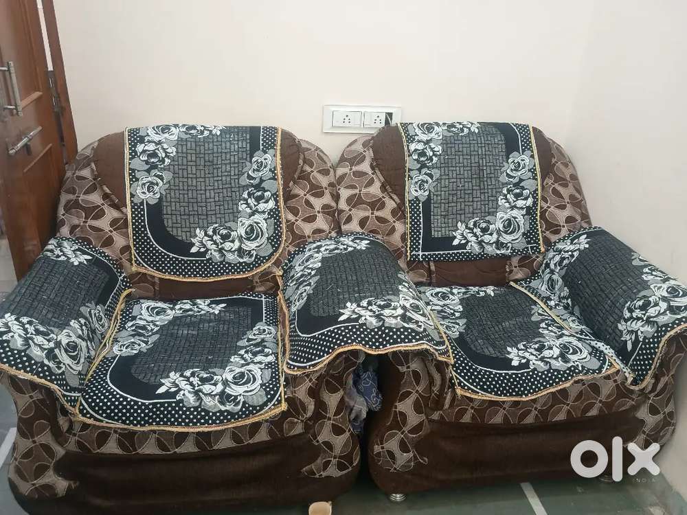 Maharaja Sofa Set in Excellent Condition – Stylish & Comfortable