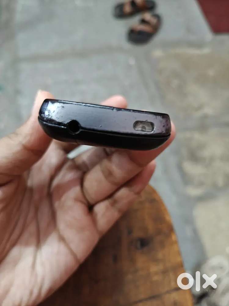 Broken Vivo Smartphone & Non-Working Samsung Keypad Phone