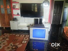 32 inch LG woofer TV