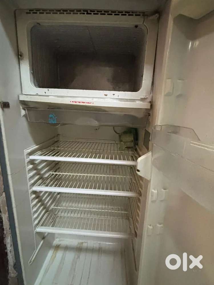 Whirlpool 256 litre fridge