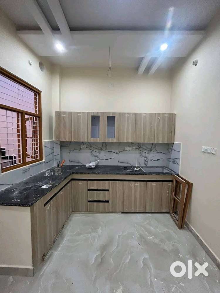 सबसे प्राइम लोकेशन में बना हुआ मकान सीतापुर रोड पर तुरंत कब्जा