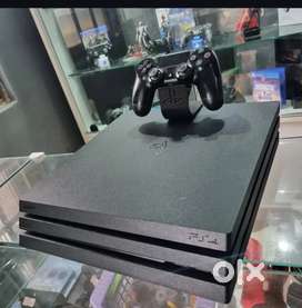 PS 4 Pro 1TB with 5 cds