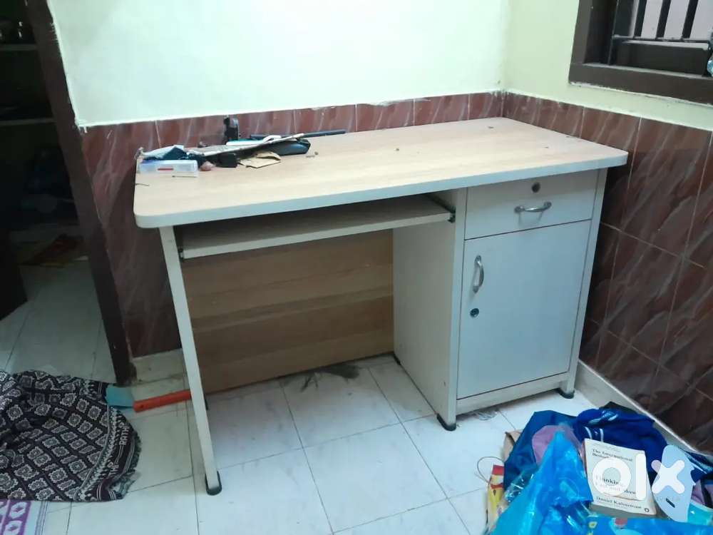 Computer table with rolling chair