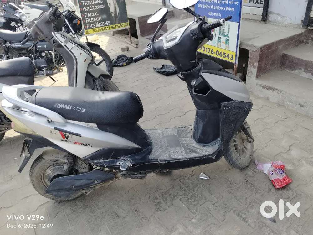 Electric scooty  60 voltage one hand scooty