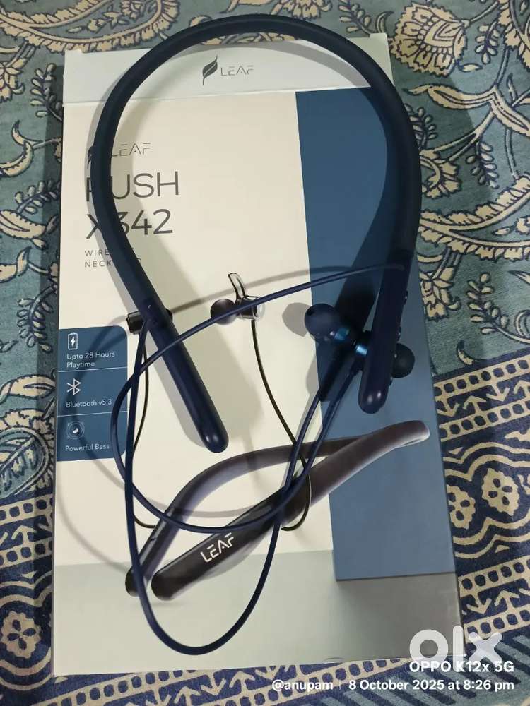 LEAF BUDS BLUETOOTH HEADPHONE