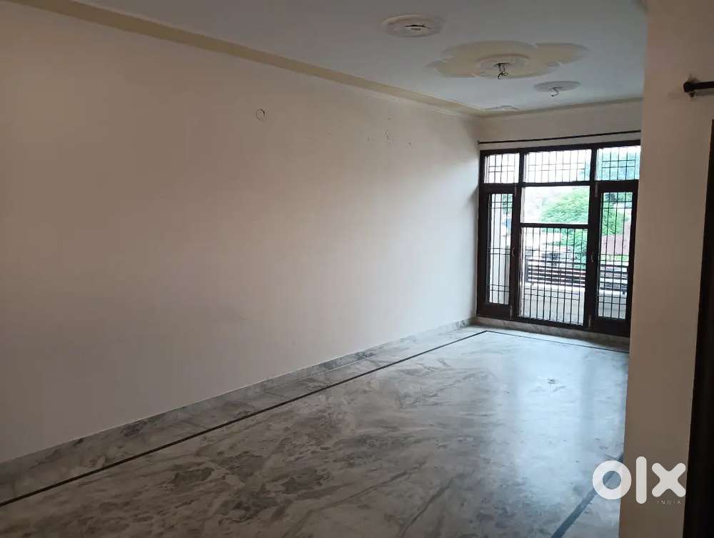 3 bhk 2 bathroom 1 floor newly Bild fencing fark in 10 phase mohali.