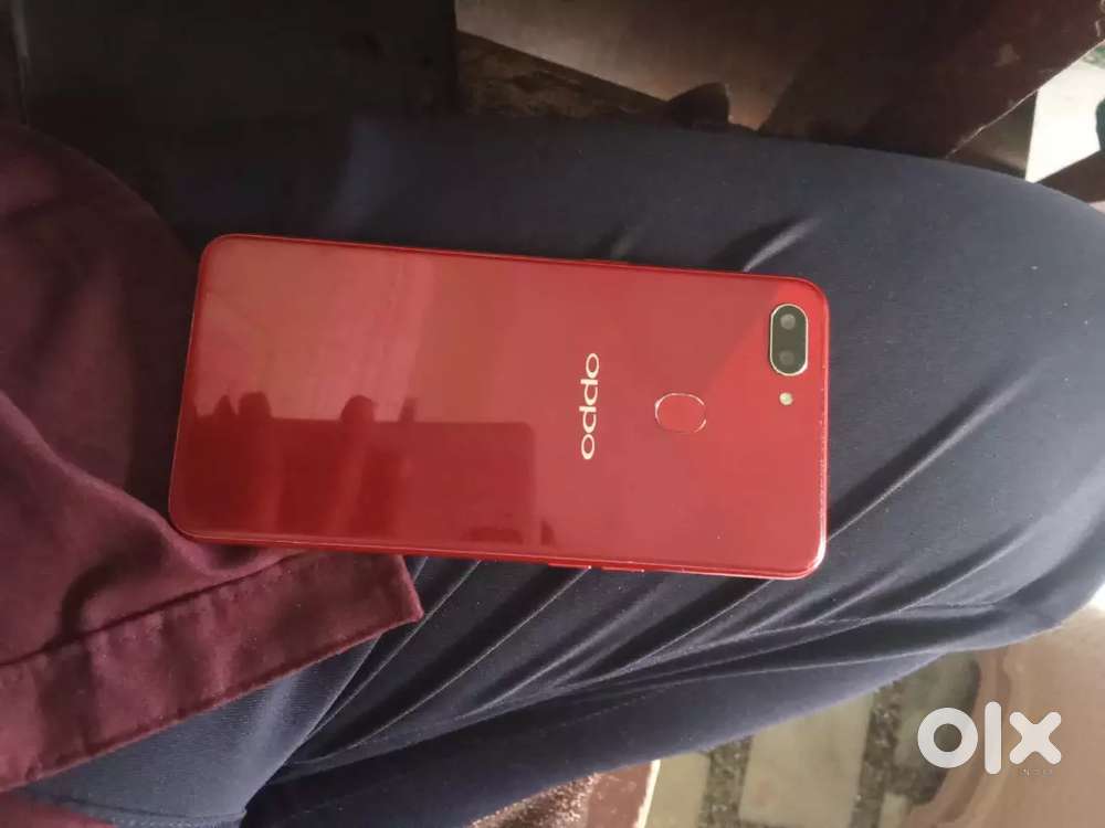 Mobile  good condition OPPO A5 with back cover and charger