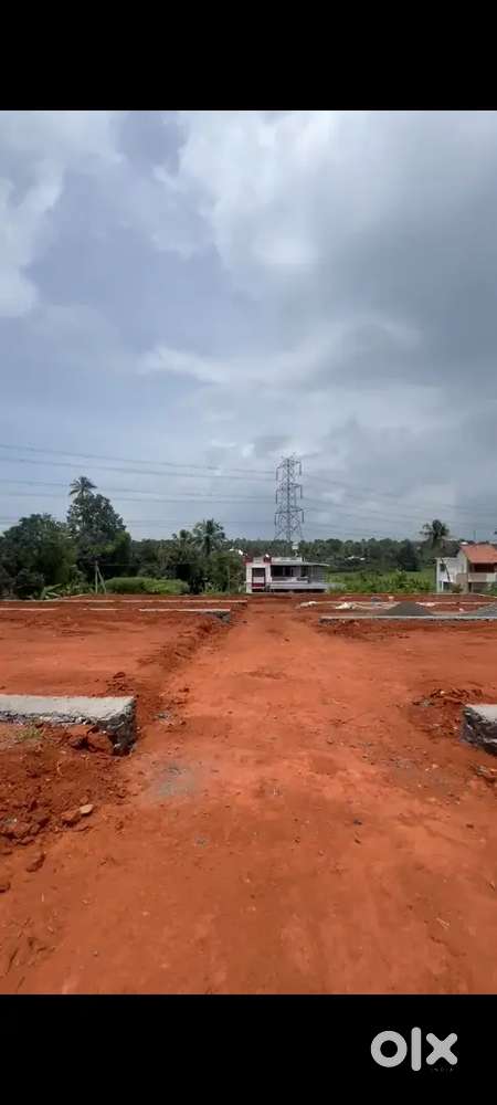 Gated villa plots in Dherapady nr Kizhakambalam