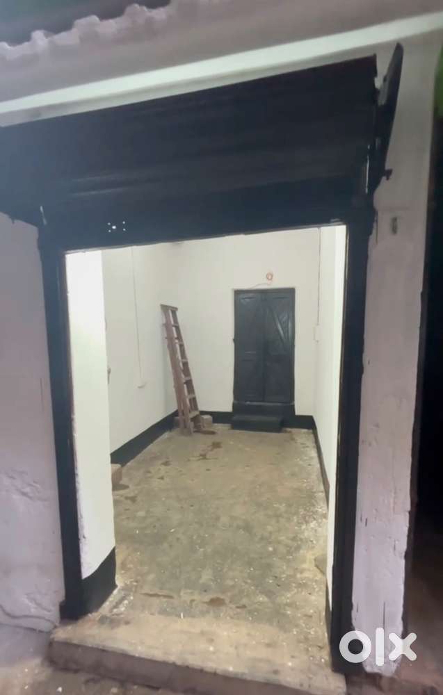 Retail shop staff/ Shop care taker