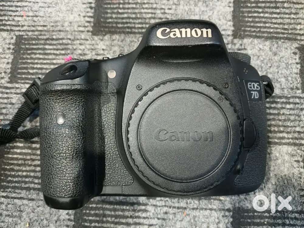 DSLR - Canon EOS 7D Body