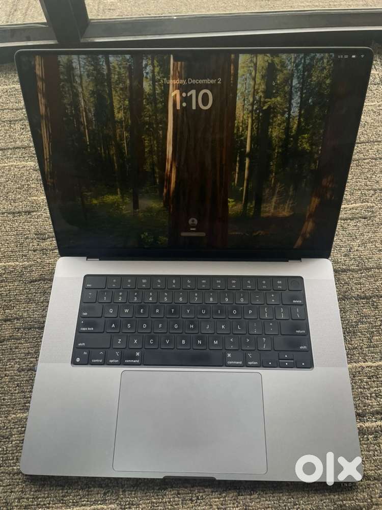 Apple macbook pro m1 max 32gb ram 512gb ssd 24 core gpu 16inch display