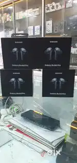 Sealed pack Samsung buds pro 3
Silver colourone year warranty