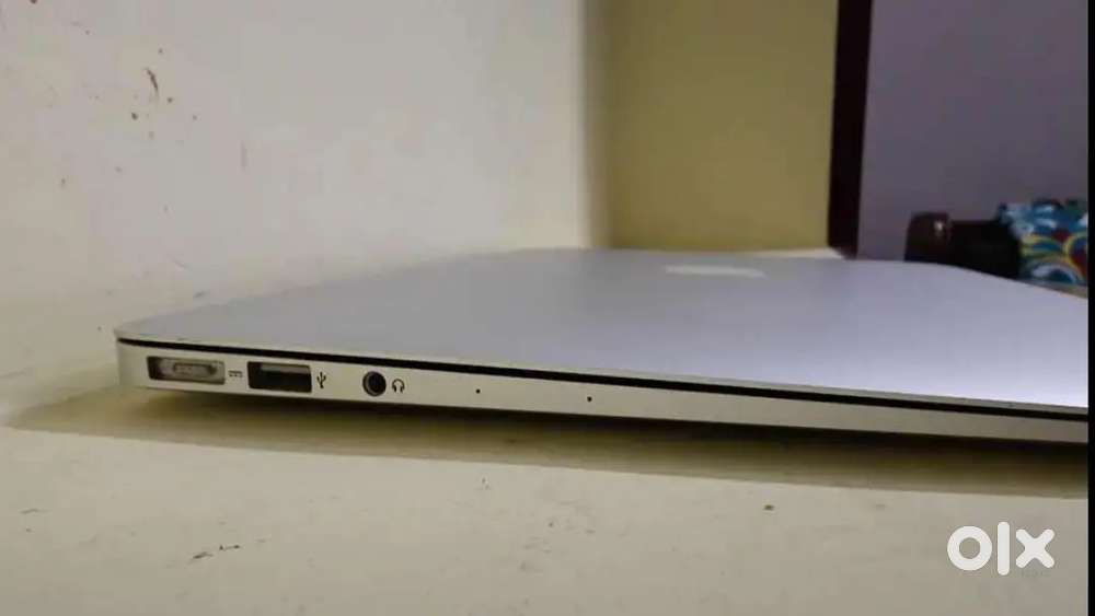 MacBook Air Apple Laptop ₹36999