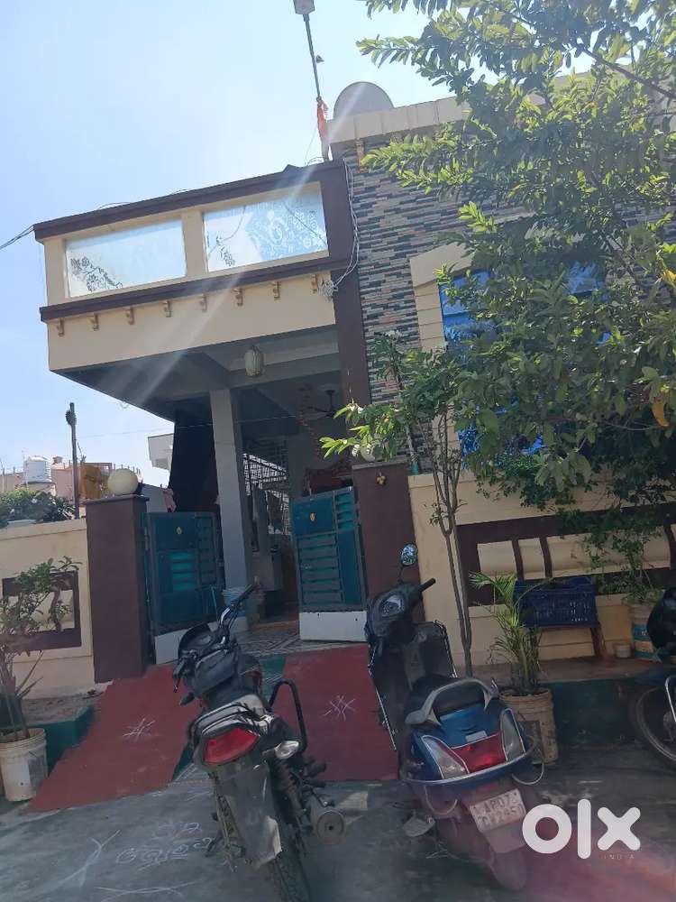 House for sale 140 gajalu 80L And 150 gajalu House 1.10cr
