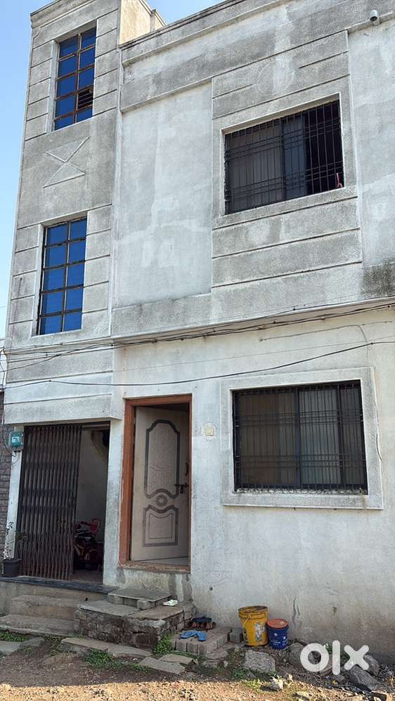 लातूर, बार्शी रोड वर घर विकणे आहे