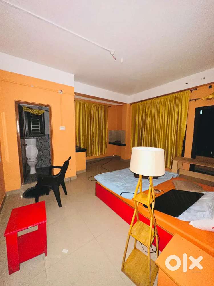 G+1 building 11 rooms atch washroom rent 1.35 lkh location sixmile