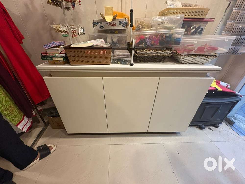 Nano white wodden table