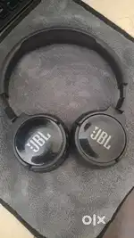Pure bass JBL bluetooth headphones Noise cancellation