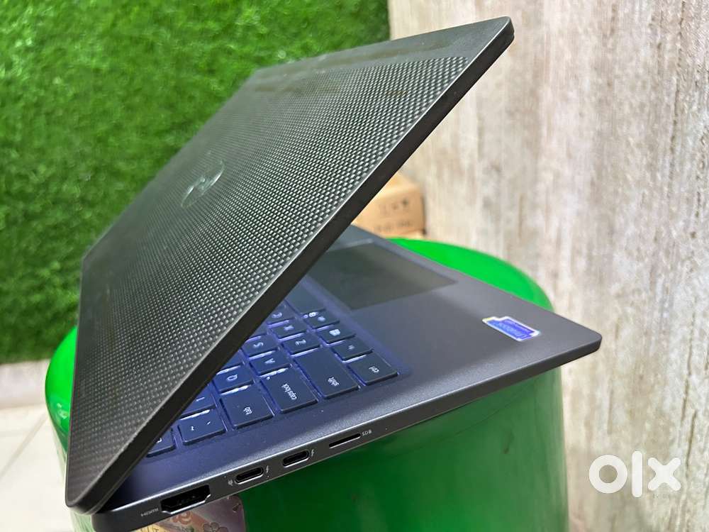 Dell letest core i7 high class, bazeless screen , super fast Laptop
