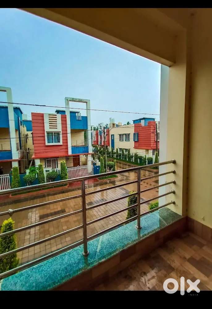 I need urgent female personal assistant