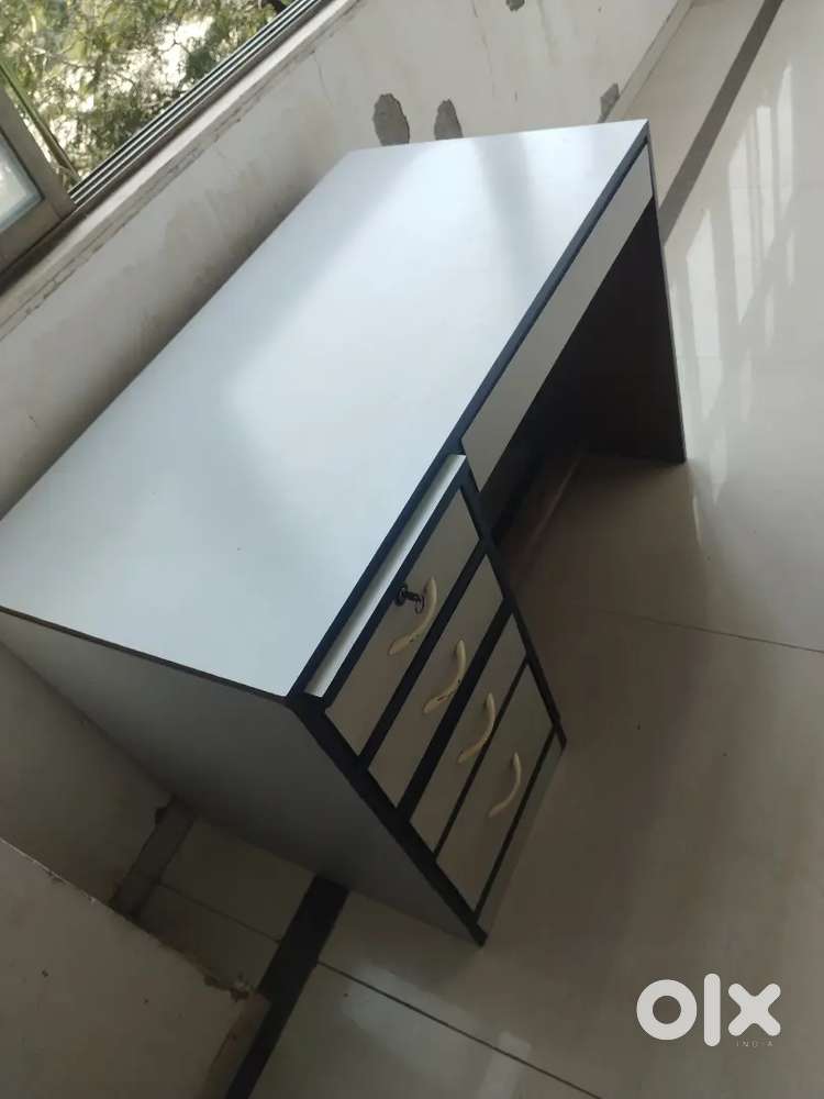 3 Office tables or Computer table or office Furnitureis forurgent sell