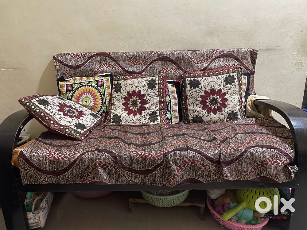 SAGWAN SOFA WITH COMPLETE 2 CHAIRS