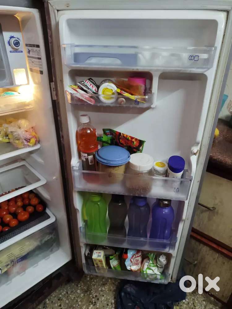 Whirlpool 186 litre in use fridge