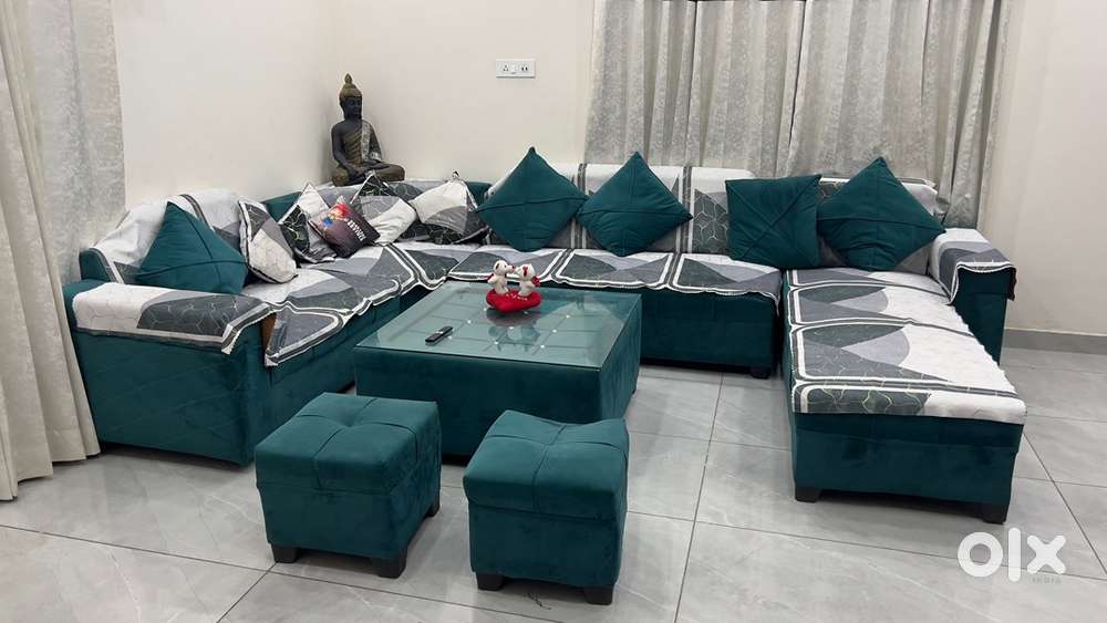 Green colour soffa with new design and tabel with 2 sitters