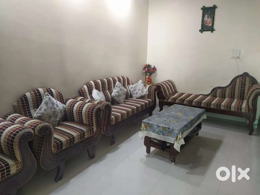 Sofa set 5 seater sagaun material and couch