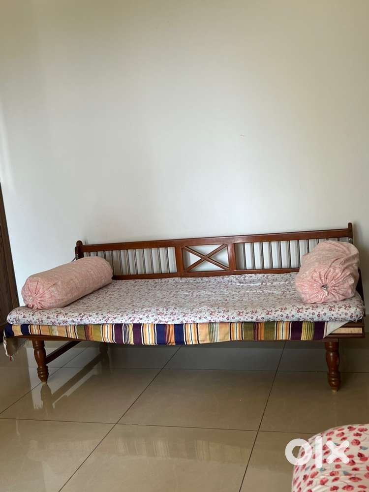 Solid Wood Diwan / Daybed – Movable Backrest