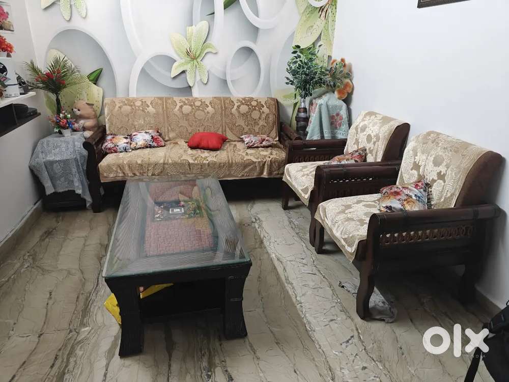 Elegant Wooden Sofa Set – 5 Seater (3+1+1) with Center Table