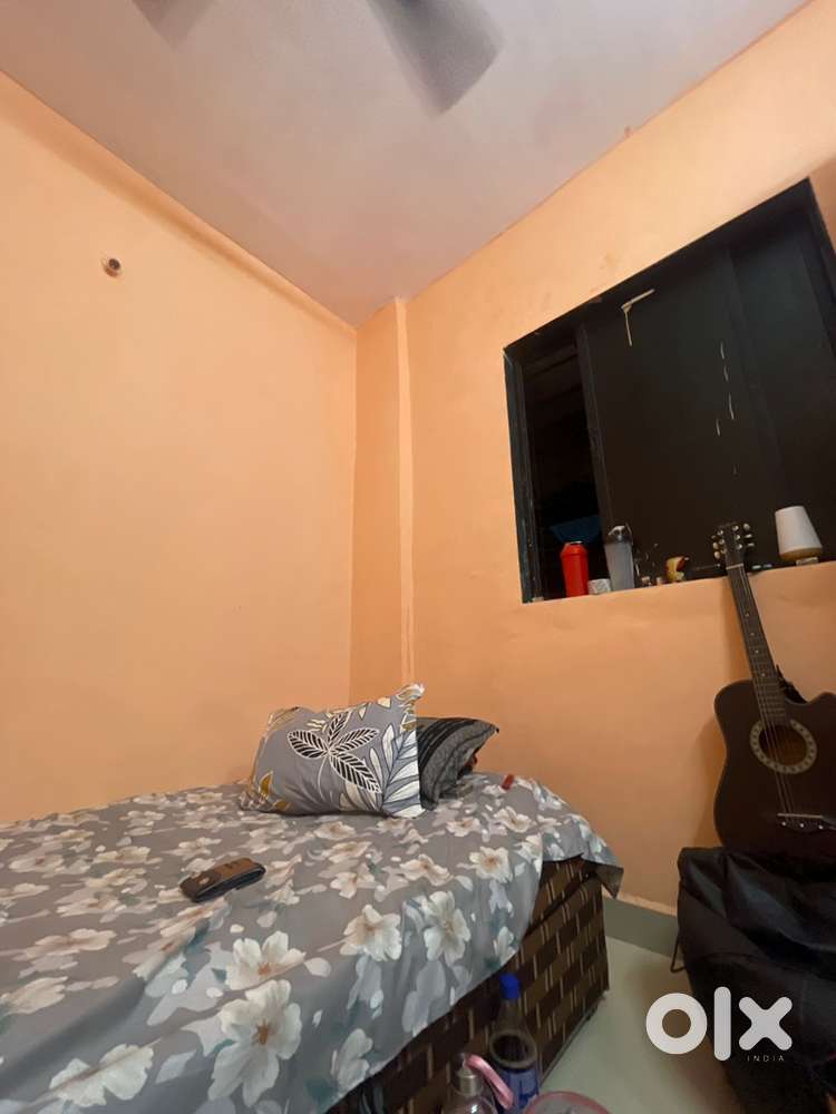 PG available in sanpada sec 5 urgent