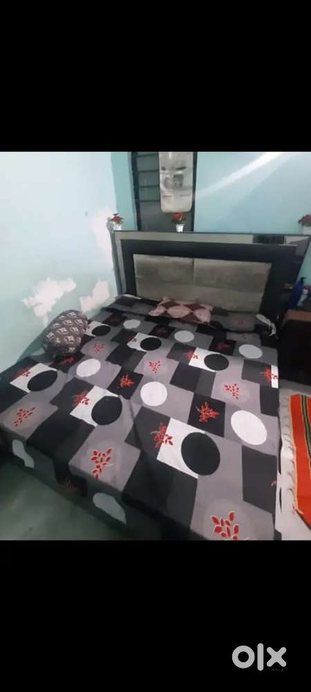 Bed and mattress