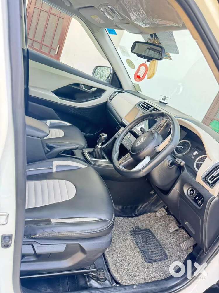 Car poori saaf a engine 1 no condition a push button start full sunrof