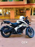Selling Bajaj pulser NS200 Bike