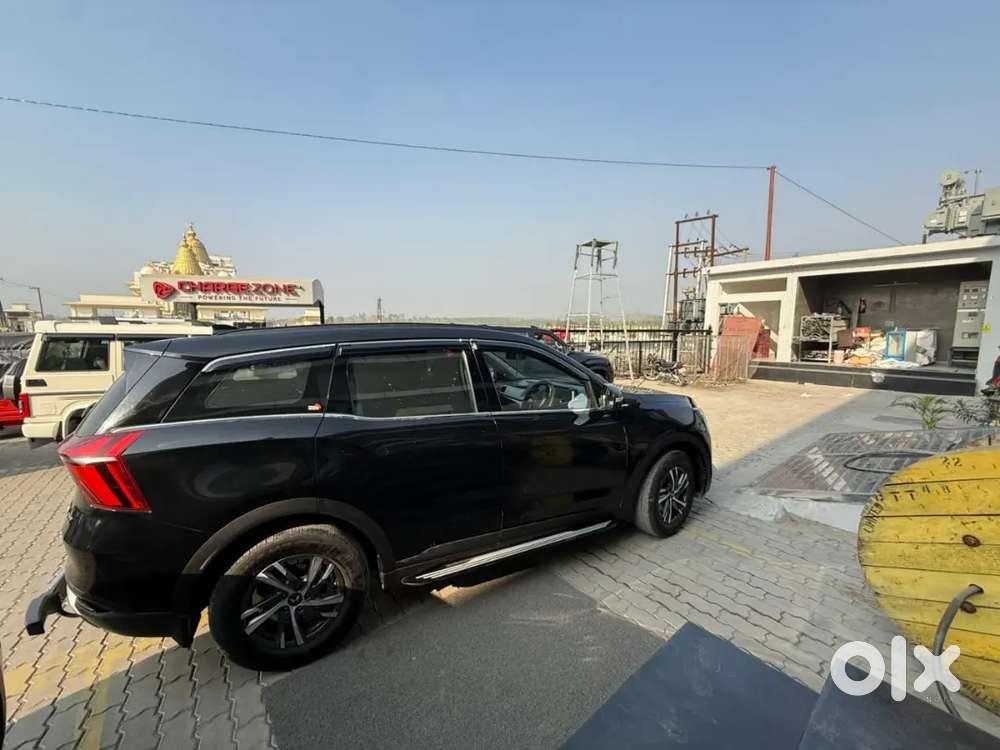 Mahindra XUV700 2024 Diesel Well Maintained