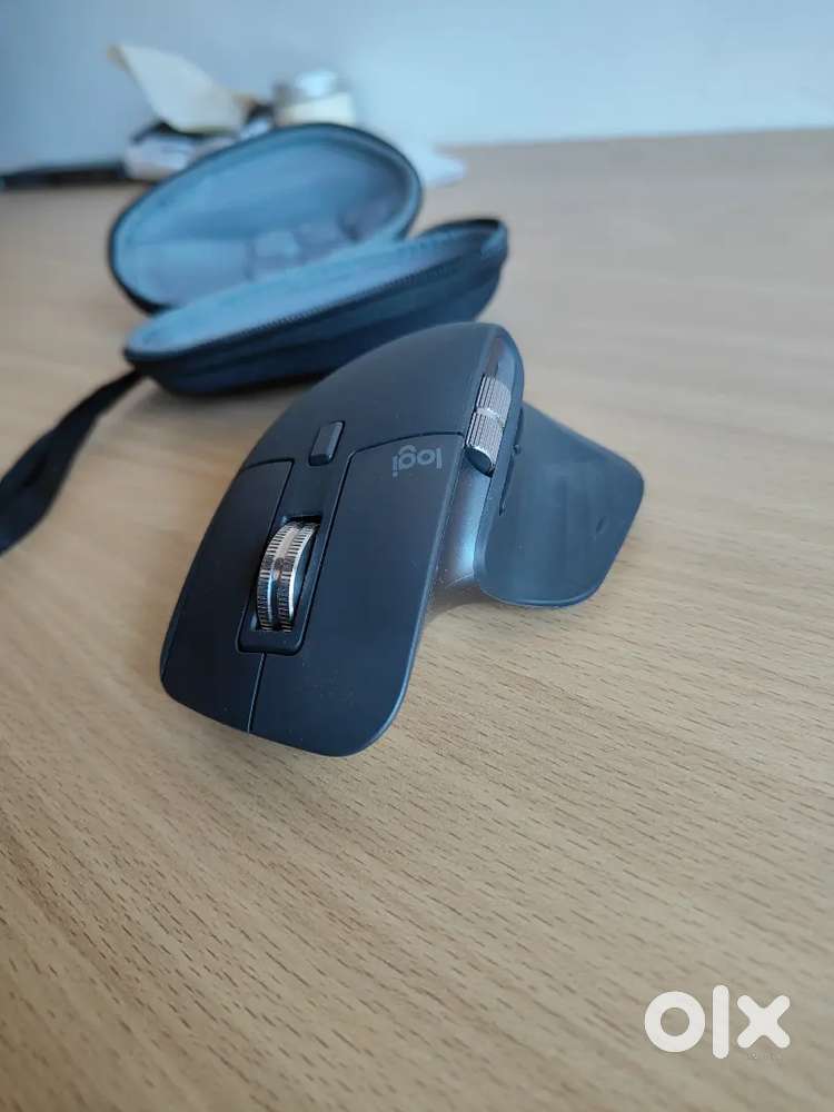 Logitech MX Master 3 – Like New (Used Only Once) + Case Included