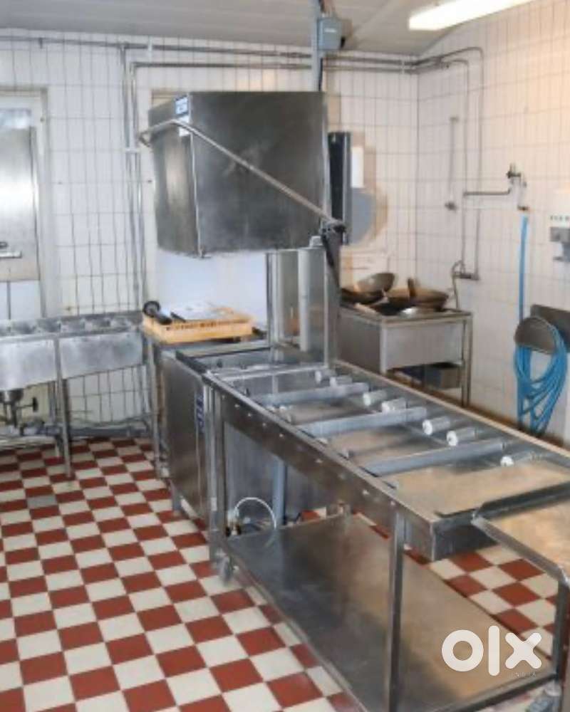 Kitchen helper ( Girl )