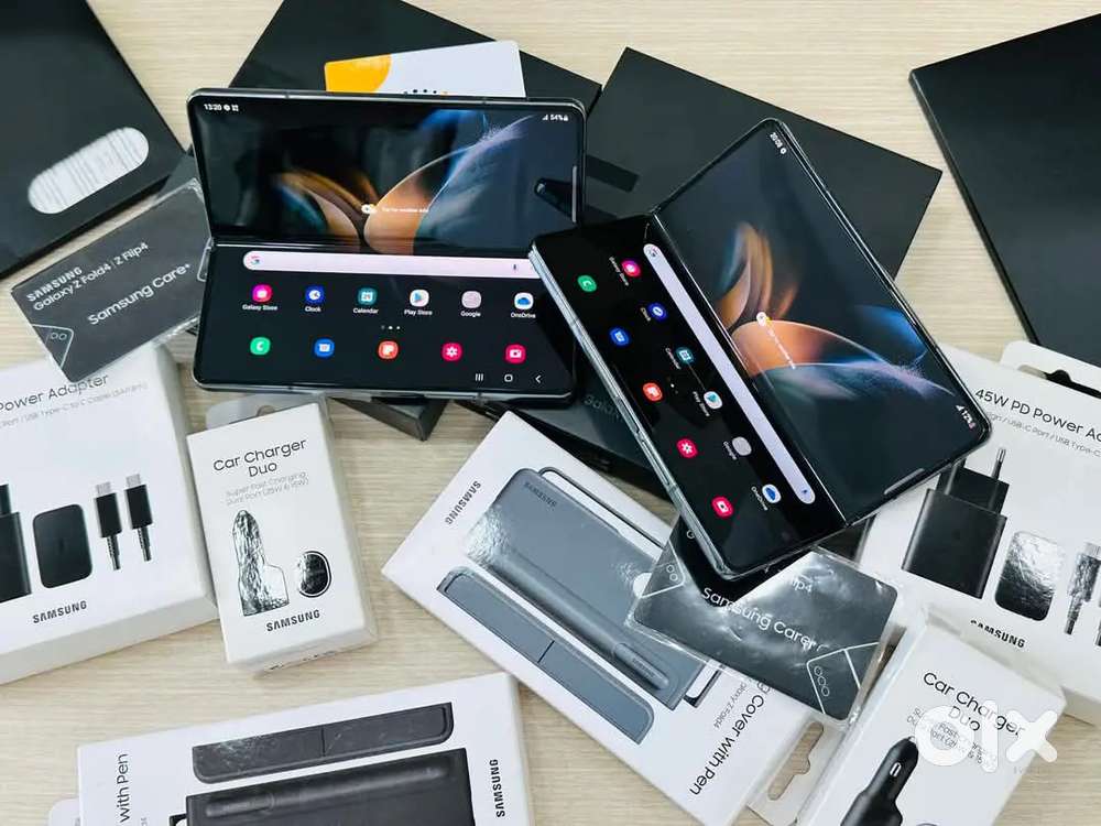 Samsung galaxy z fold 4 ( 12gb 256gb) untouched open box catogery avlb