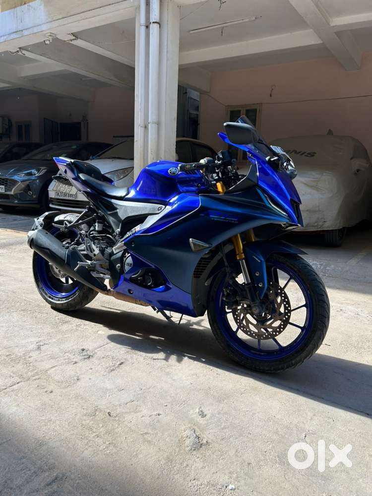 Yamaha R15v4 racing blue