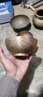 Brass bowl 5 items