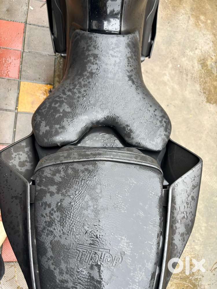 R15 V4 model 2023 Black and Gold Edition