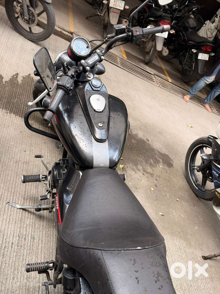 Avenger 220 street