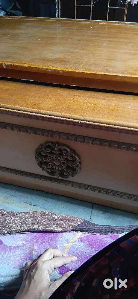 Fine wood sofa cumbed