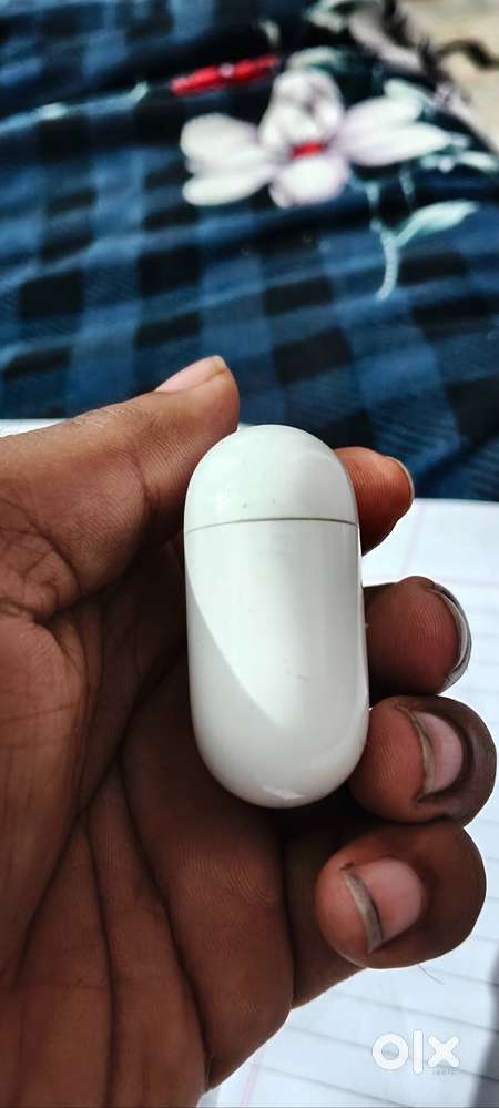 Apple airpodes 4 Earbuds